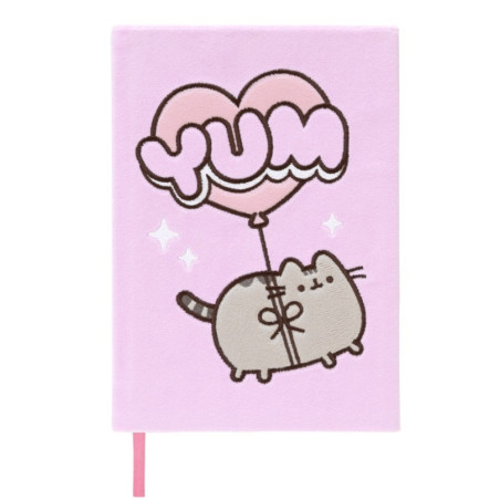 CAHIER PREMIUM A5 COUVERTURE EN PELUCHE PUSHEEN MOMENTS